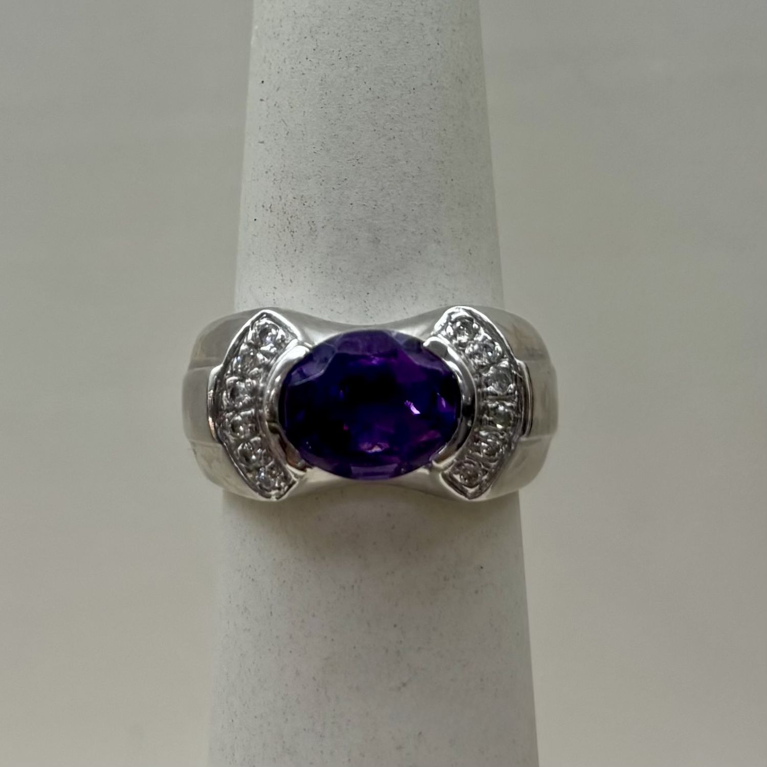 14KW Diamond &amp; Amethyst Oval Ring (7.0g)