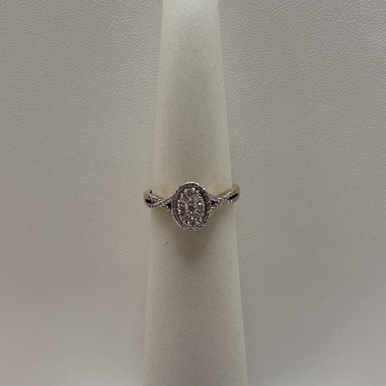 10KY Oval Cluster (0.25ct) Engagement Ring