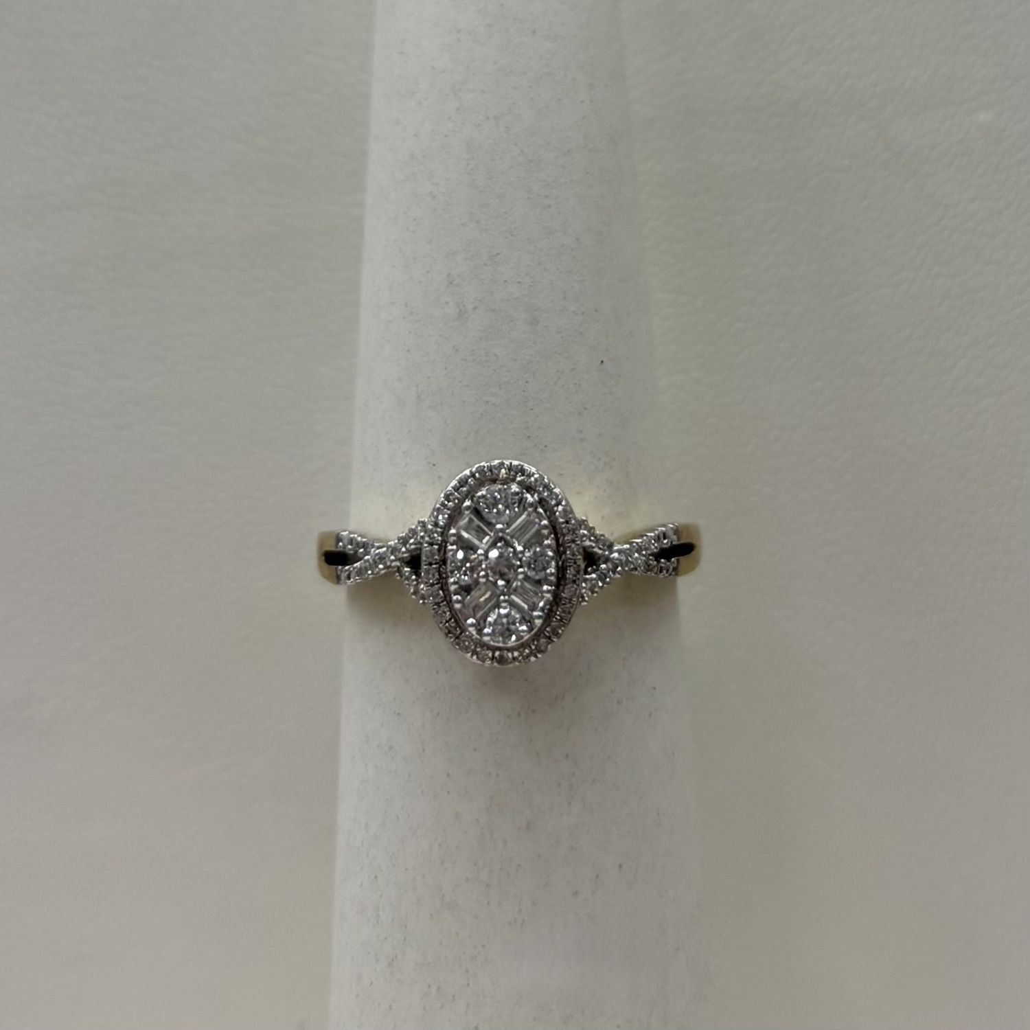 10KY Oval Cluster Ring (2.0g)