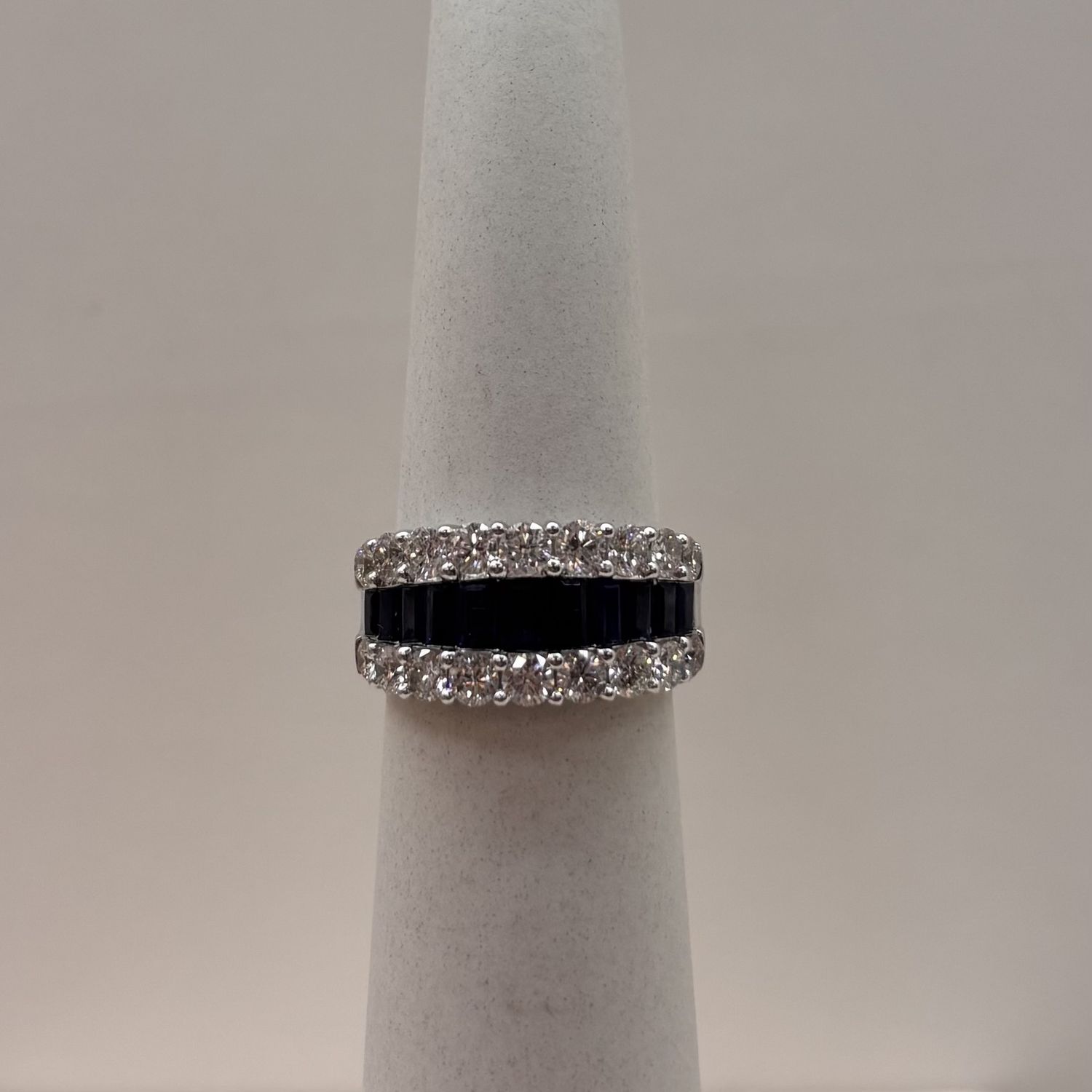 14KW 4ct Sapphire/Baguette Diamond Band