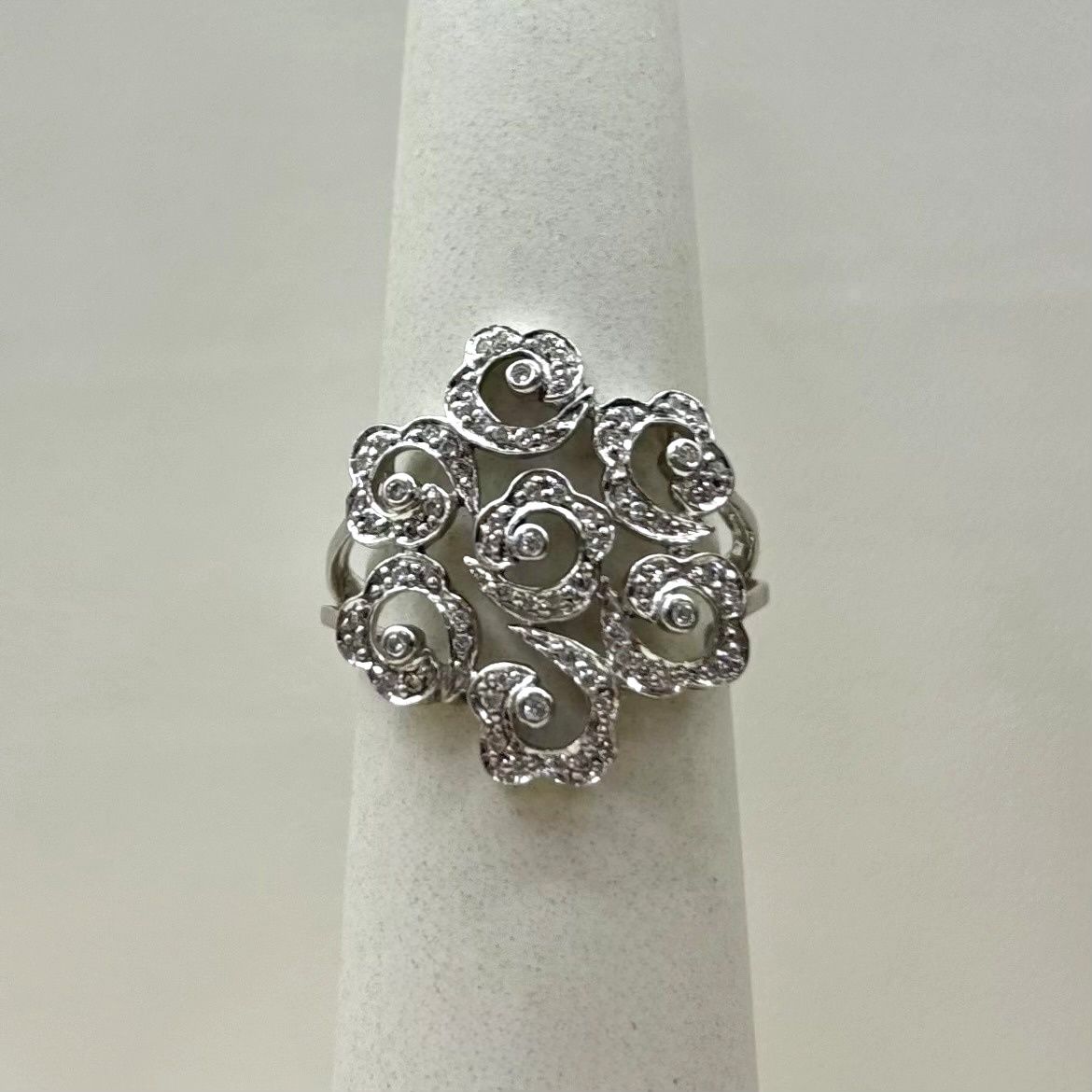 14KW Bouquet of Flowers Diamond Ring (3.4g)