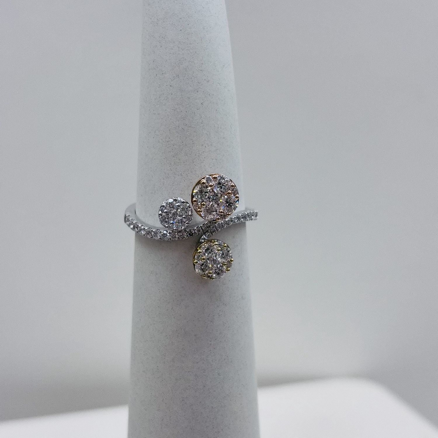 Three-Stone/Trilogy: Rose/Yellow/White Gold Fashion Ring