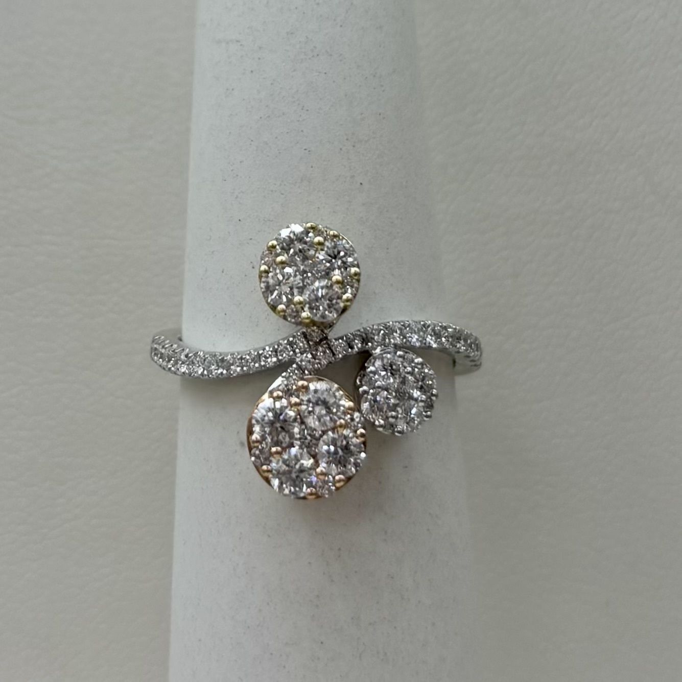 Three-StoneTrilogy Ring (2.9g)