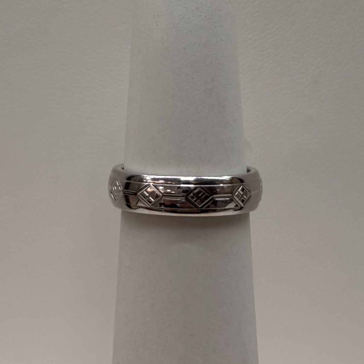 14KW Men's Designed Band (Size 7/ 6.1g)