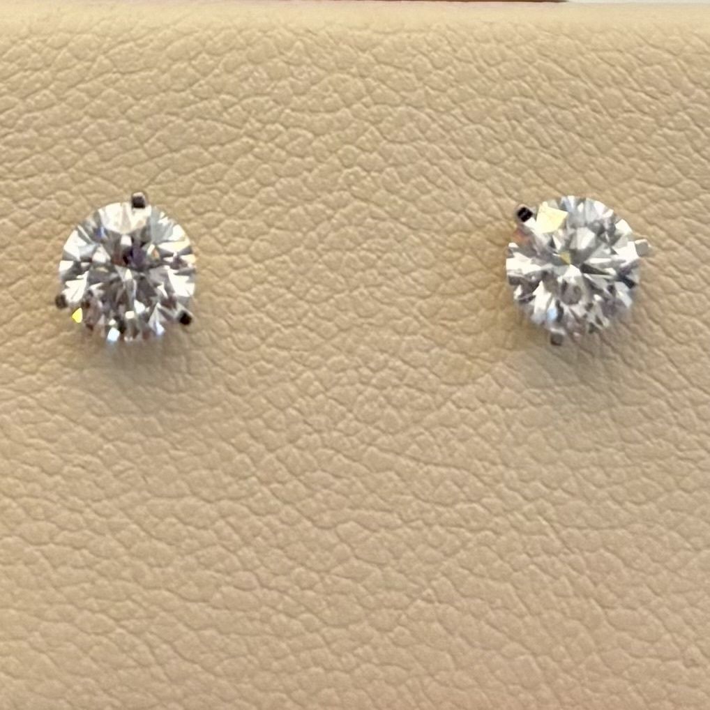 14KW Lab Round Diamond Solitaire Studs