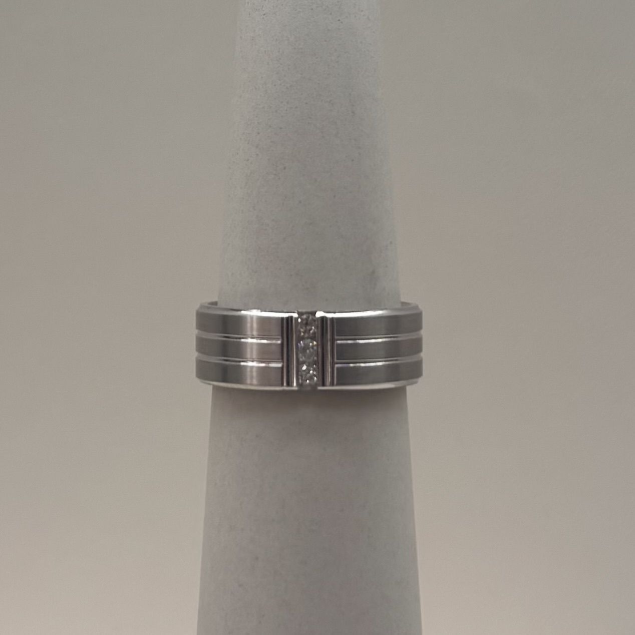 10KW 3-Stone Diamond Band, Material: TEXTURED