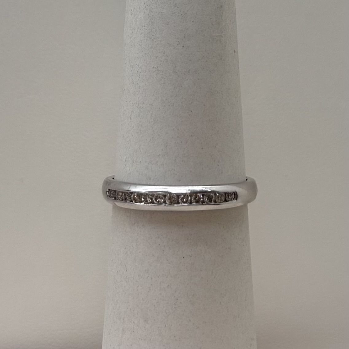 10KW Men's 12-Stone Round Diamond Channel Band