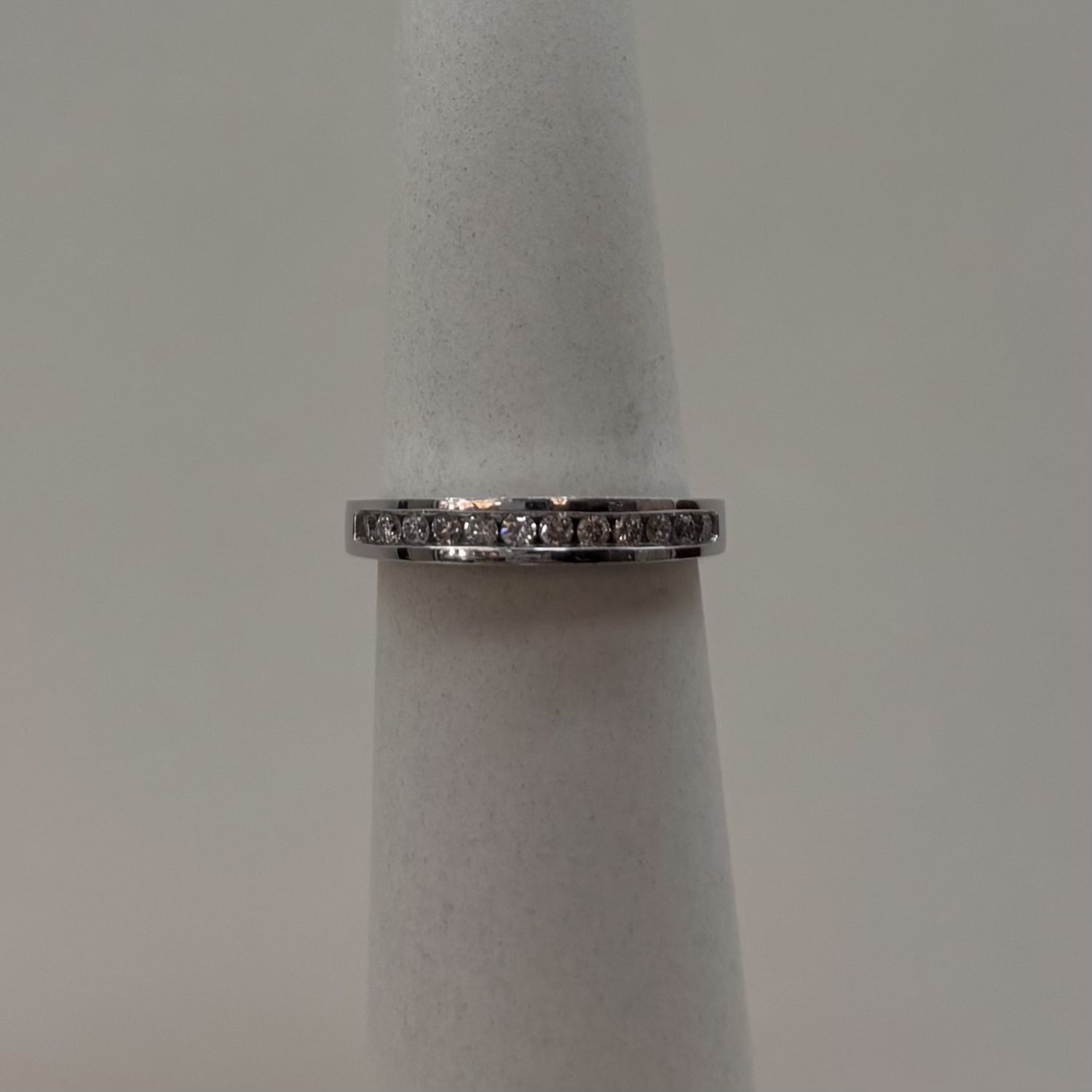 18KW 12-Stone Round Diamond Channel Band