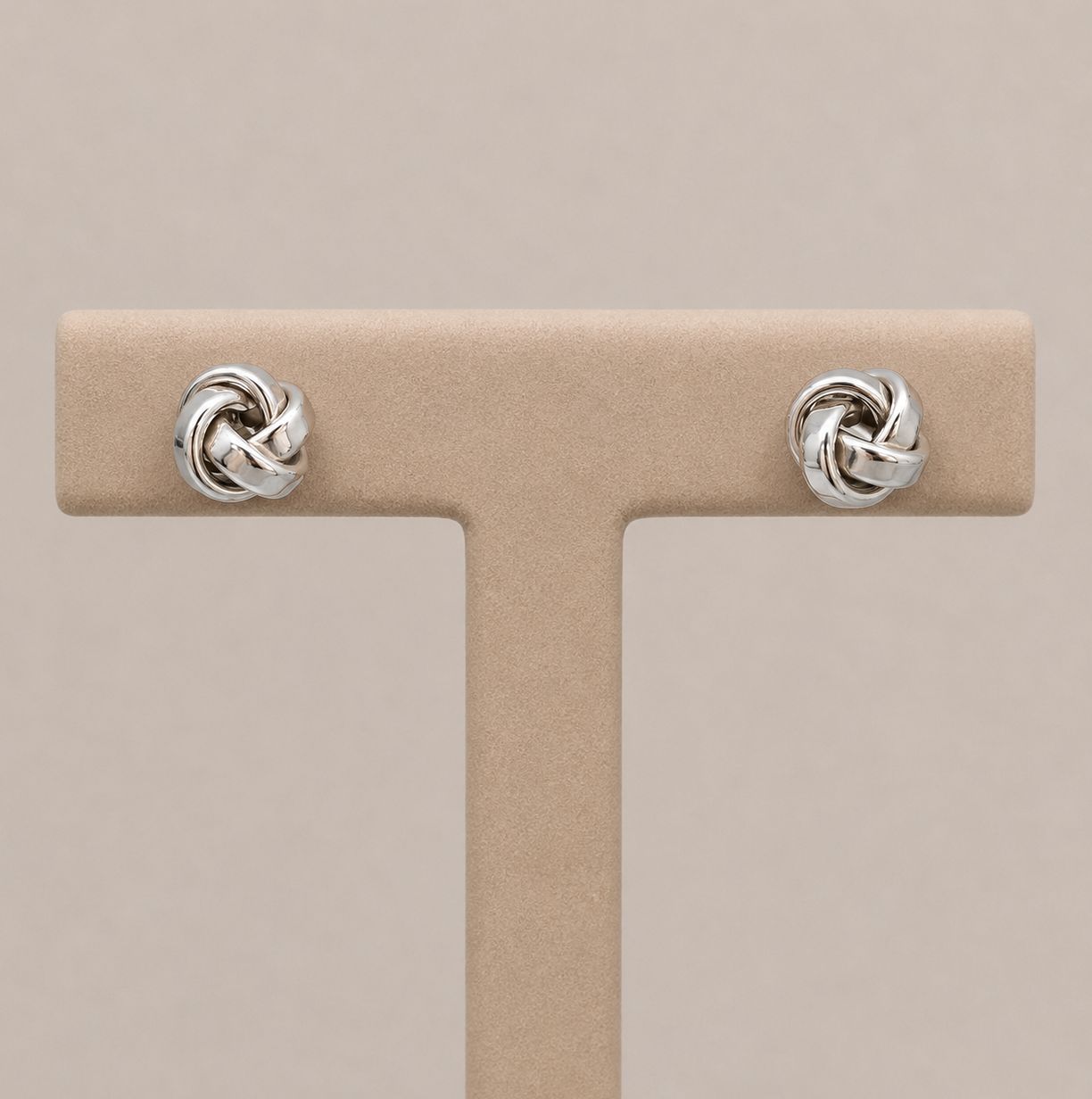 White Gold Knot Studs (1.4g)