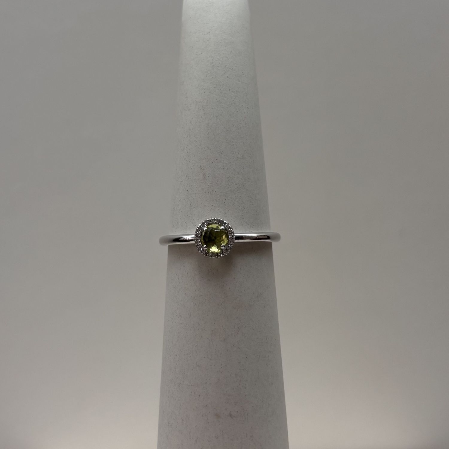 14KW Peridot &amp; Diamond Ring
