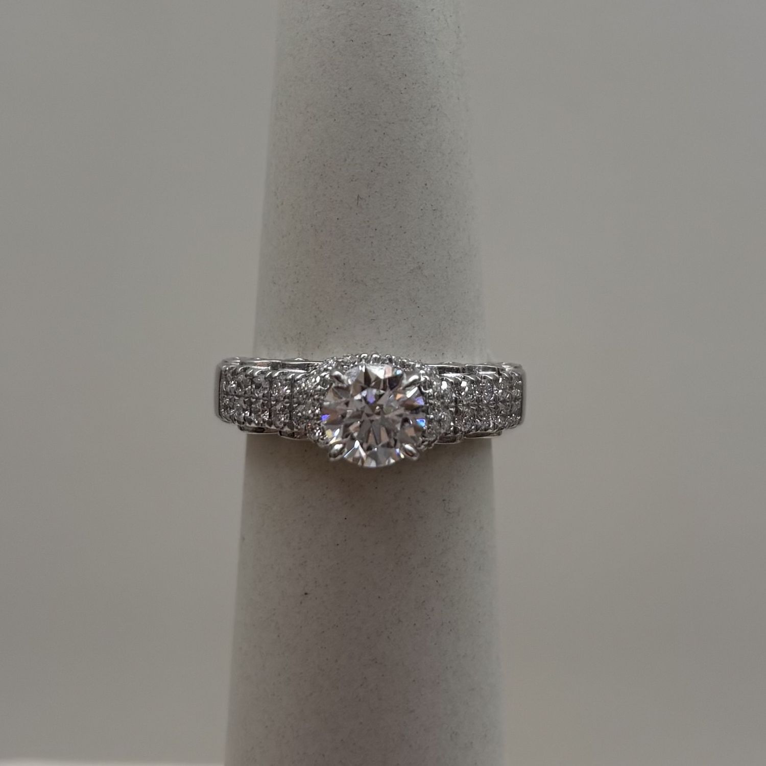 14KW LM Round Brilliant VVS Diamond Ring