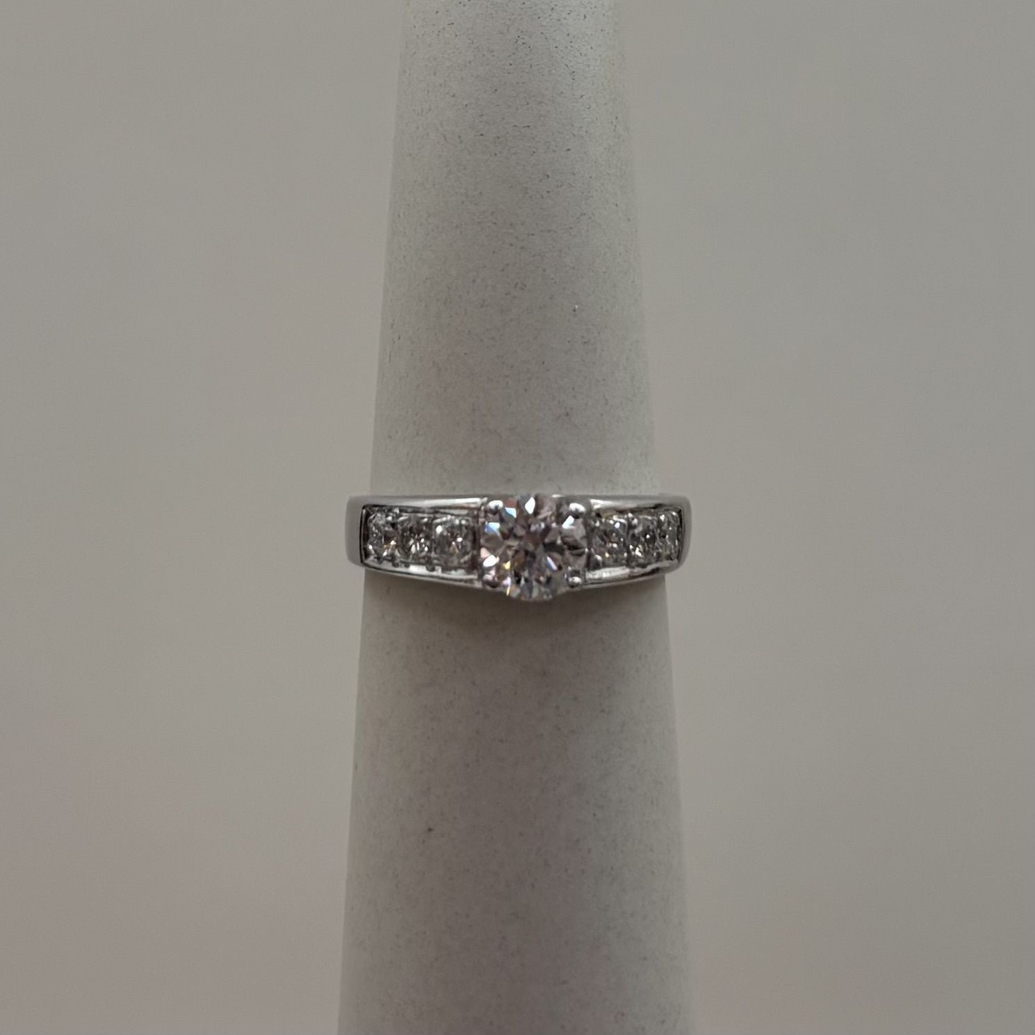 18KW "Clara" LM-6 RS Channel Bamd w/ Semi Mount VVS Stone Ring