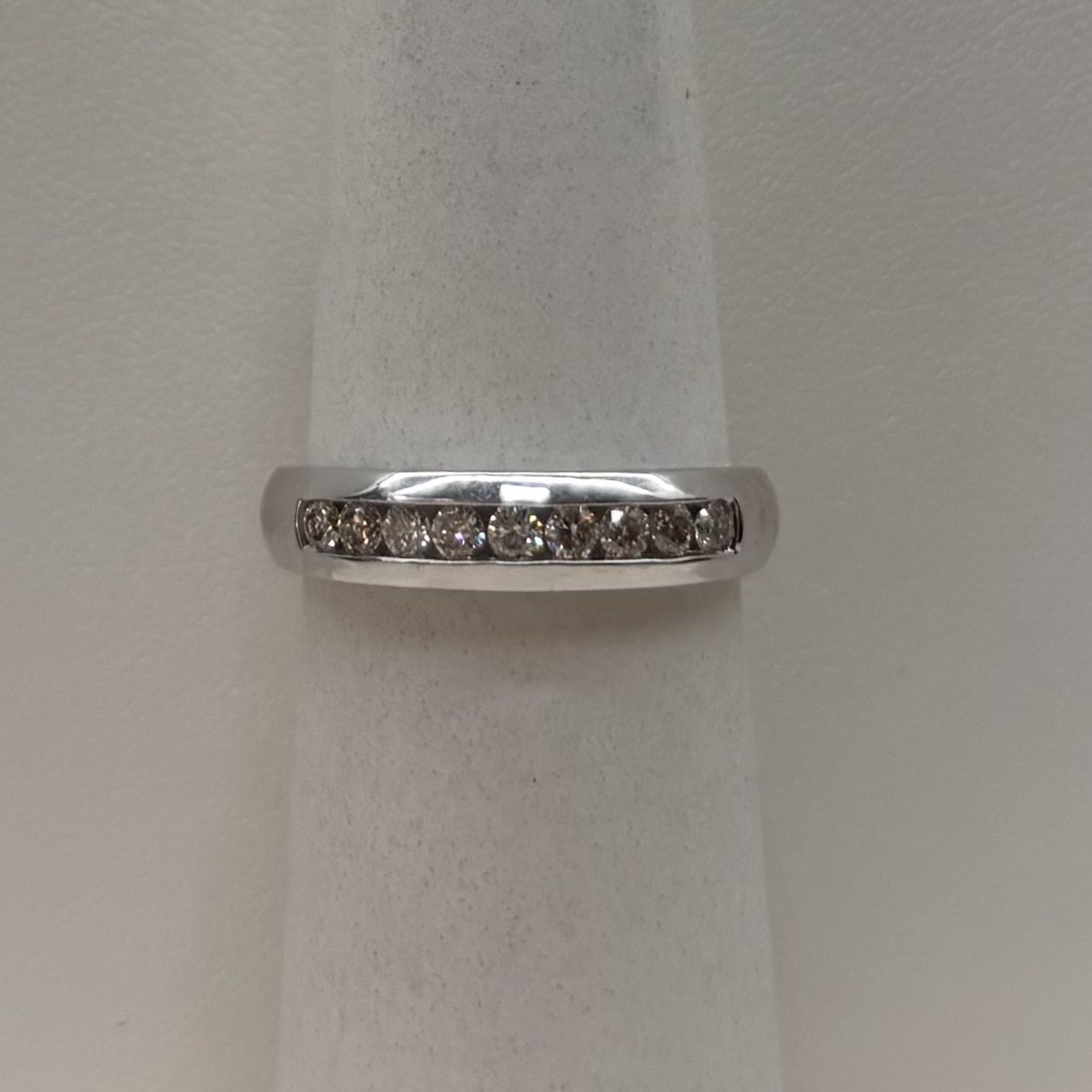 14KY Men's Diamond 9-Stone Round Diamond Band