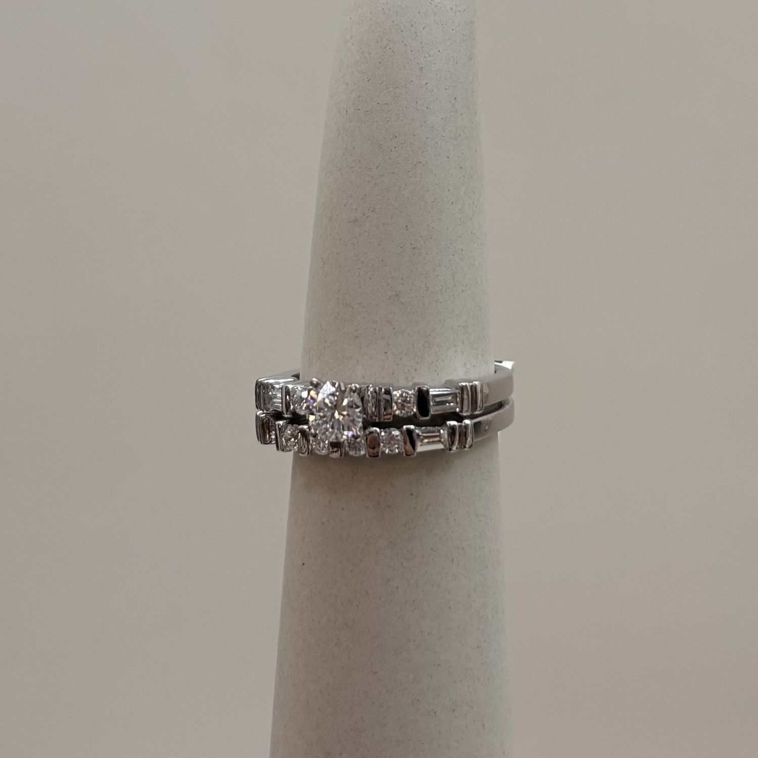 LM Bag &amp; Rnd Eng Set w/LC 0.38ct Rnd Dia