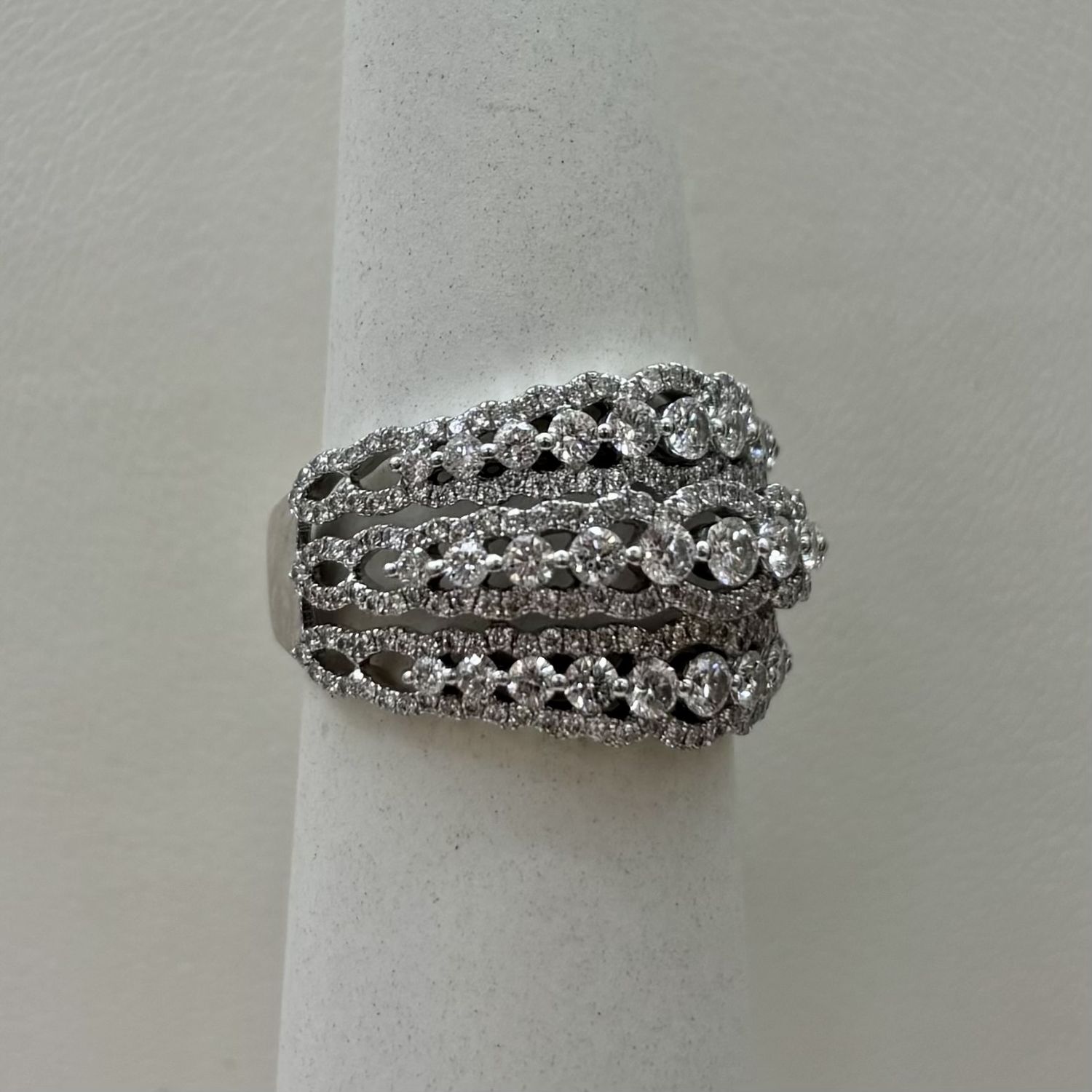 14KW Multi Row Round Diamond Band (5.9g)