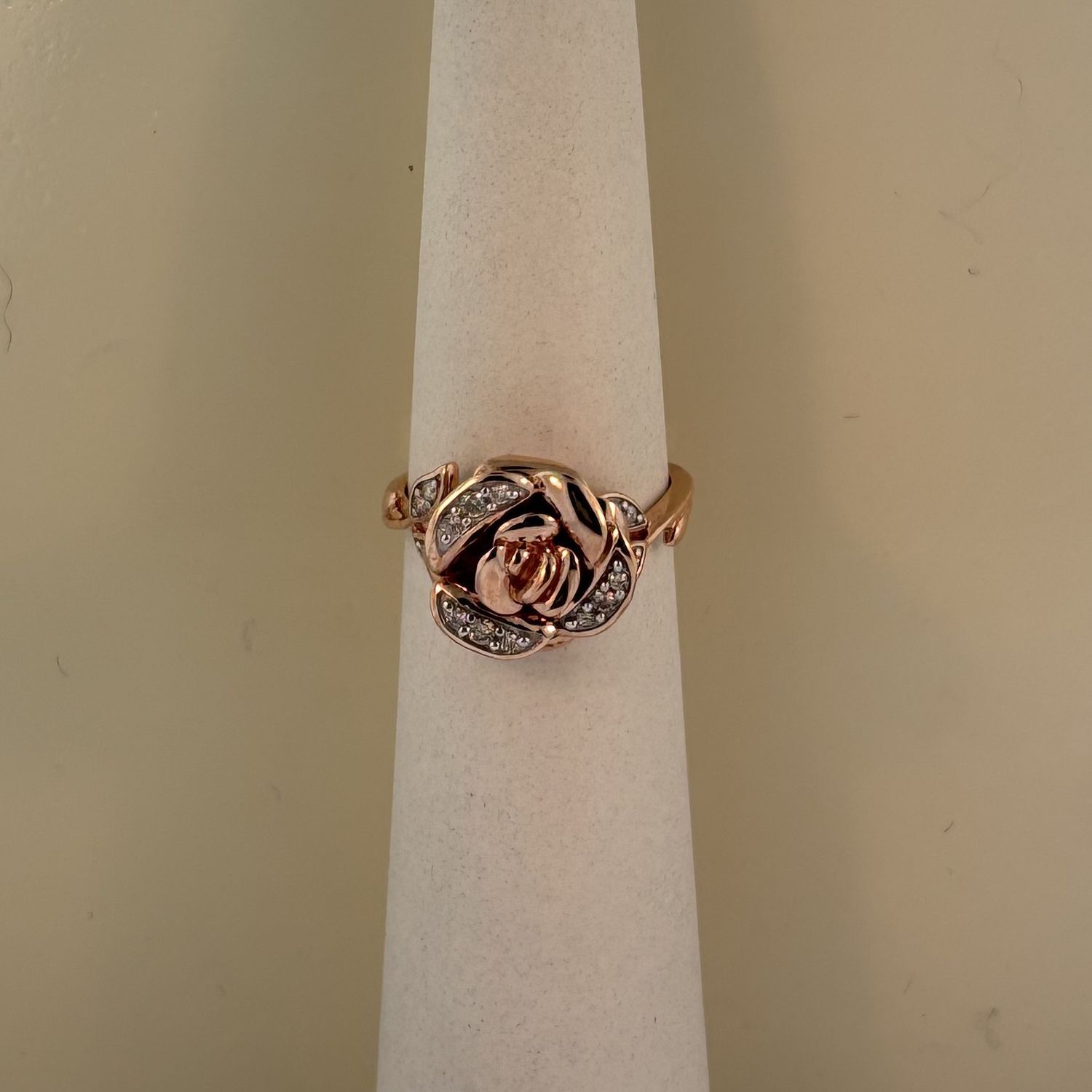 10KR "Rose" Flower Diamond (0.15ct) Cocktail Ring