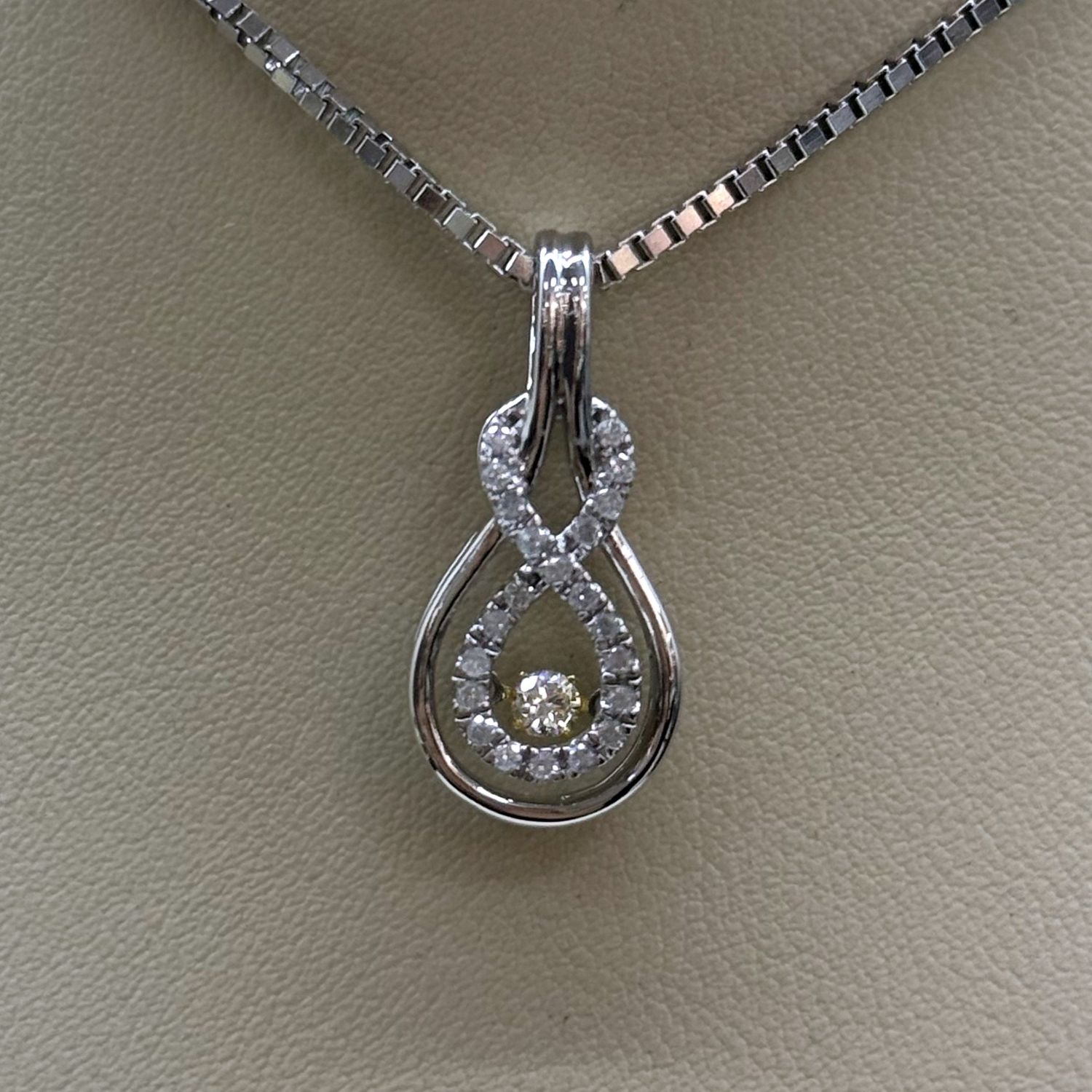 10KW Double Infinity Diamond Pendant