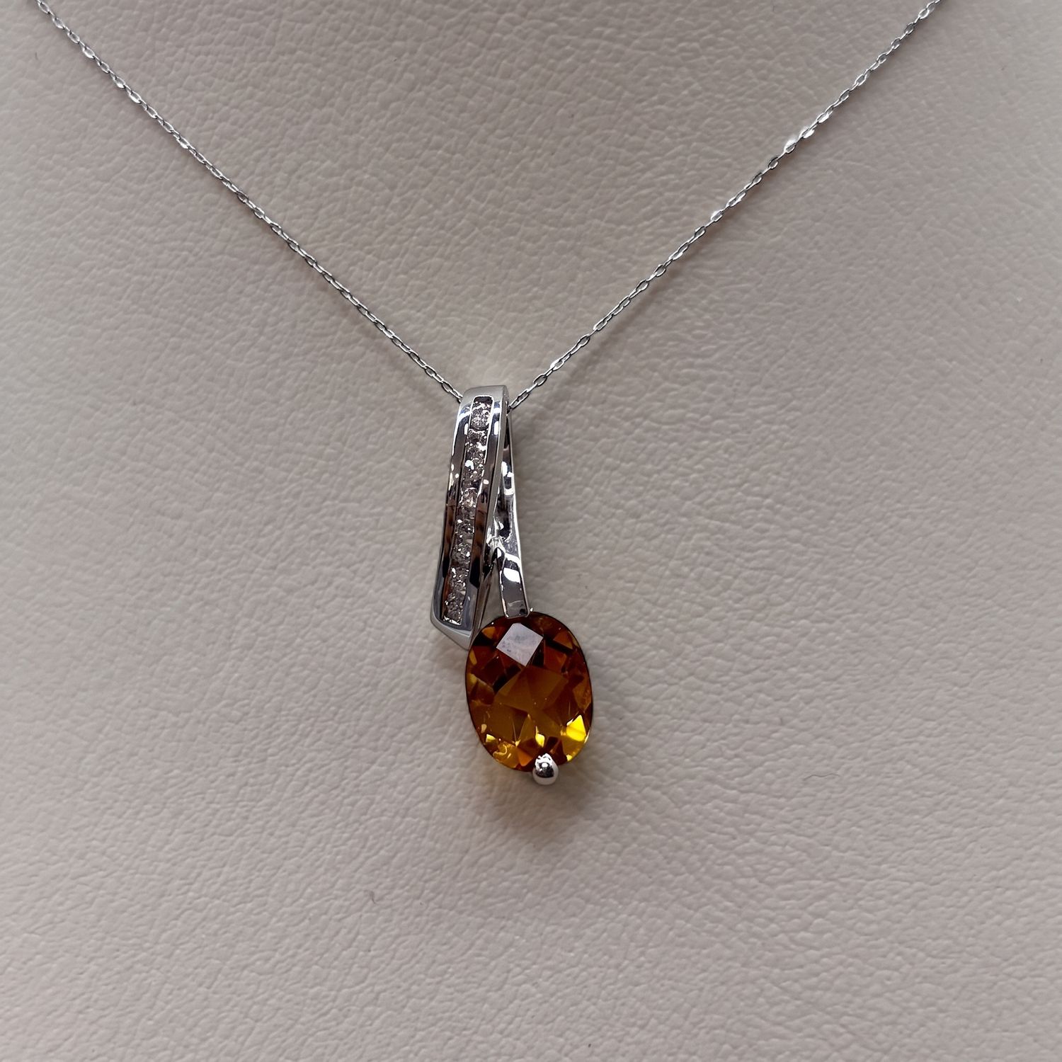 14KW Citrine &amp; Diamond Oval Pendant