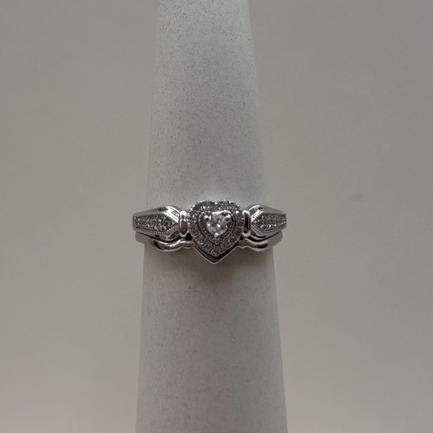 Vintage Halo &amp; Heart Diamond Sets, Material: Heart WG