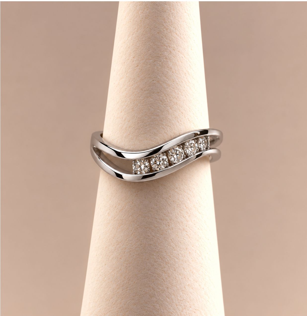 5-Stone Round Diamond Curved Band