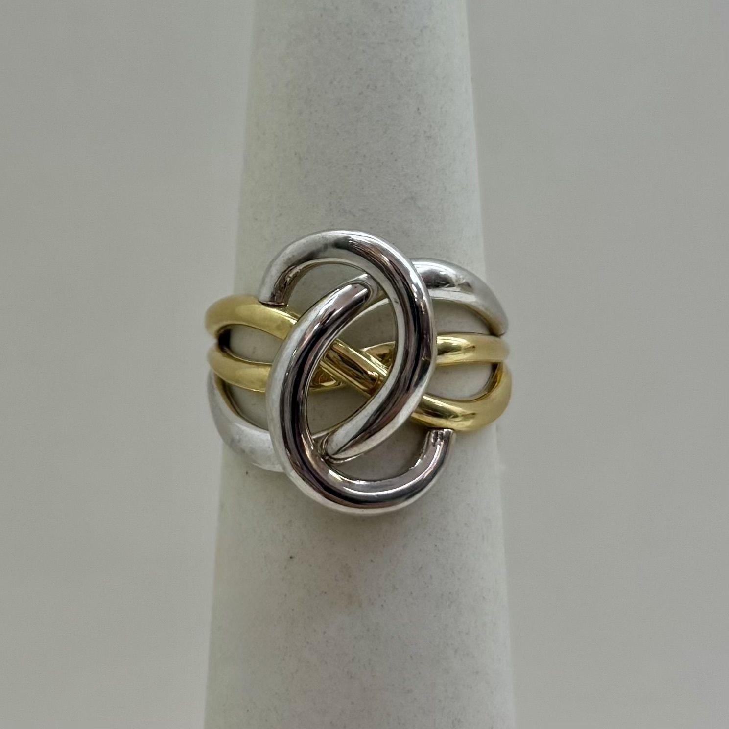 10k Two-Tone Interlocking Love Knot Ring