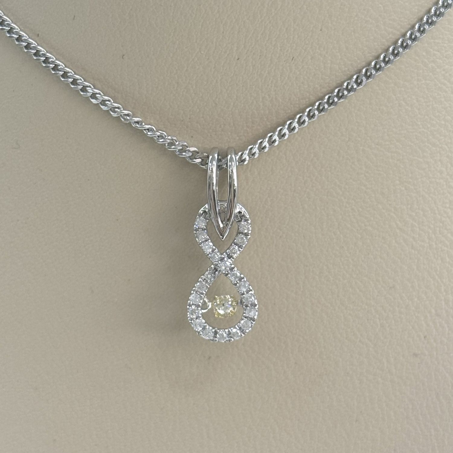 10KW Fluttering Diamond Infinity Pendant, Material: Infinity