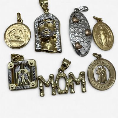 Gold Pendants (2.8-3.2g)
