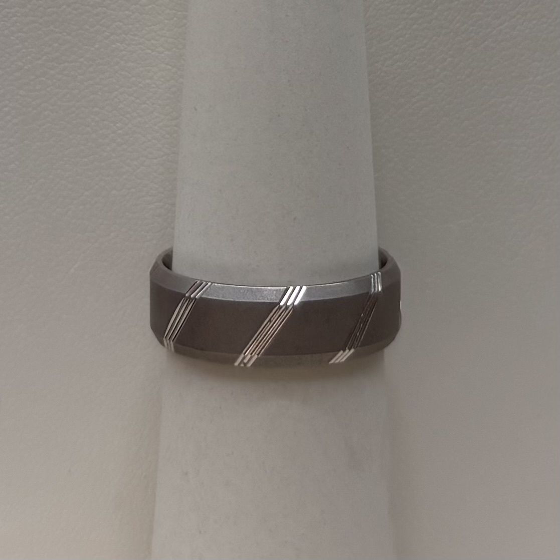 14KW Men's Designed Band (Size 10/ 7.9-8.2g), Material: MATTE