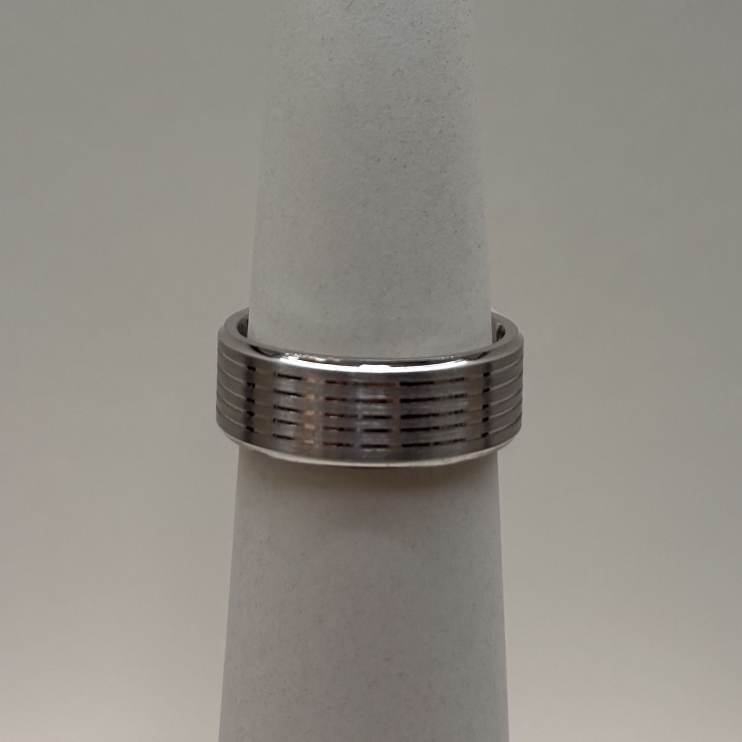 10KW Men's Designed Band (Size 7/ 7-7.7g), Material: SHINY