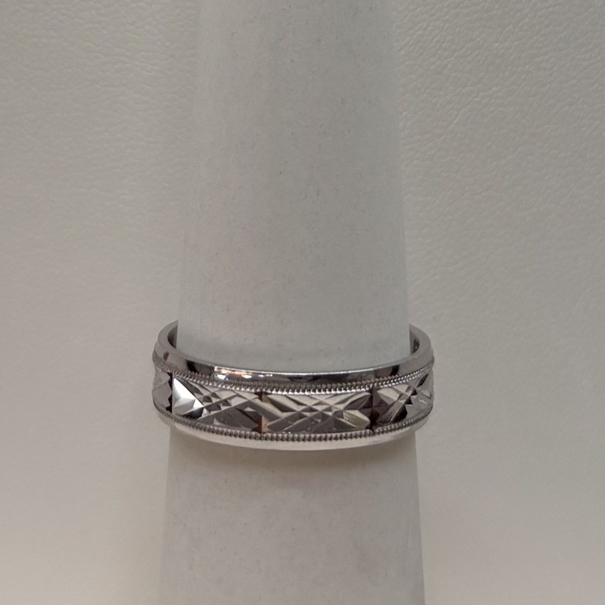 10KW Men's Designed Band (Size 10/ 6.9g), Metal: SHINY