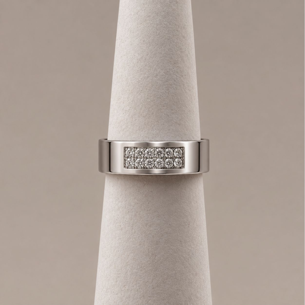 White Gold 12-Stone Diamond Band (6.4g)