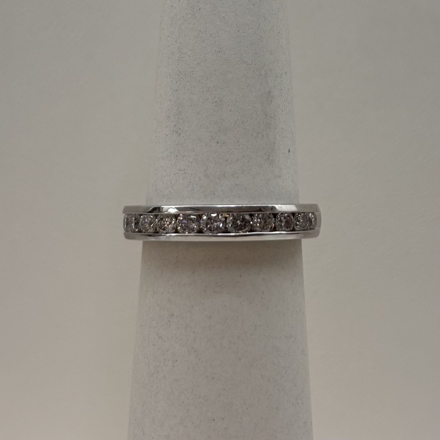 14KY Men's 11-Stone Round Diamond Channel Band