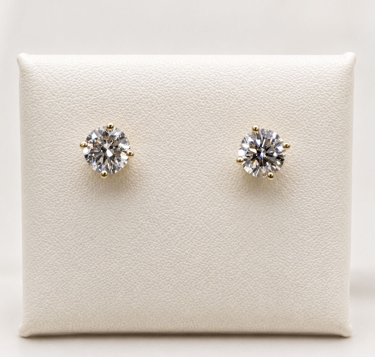 14KY Lab Solitaire Round Diamond Studs (0.54ct)