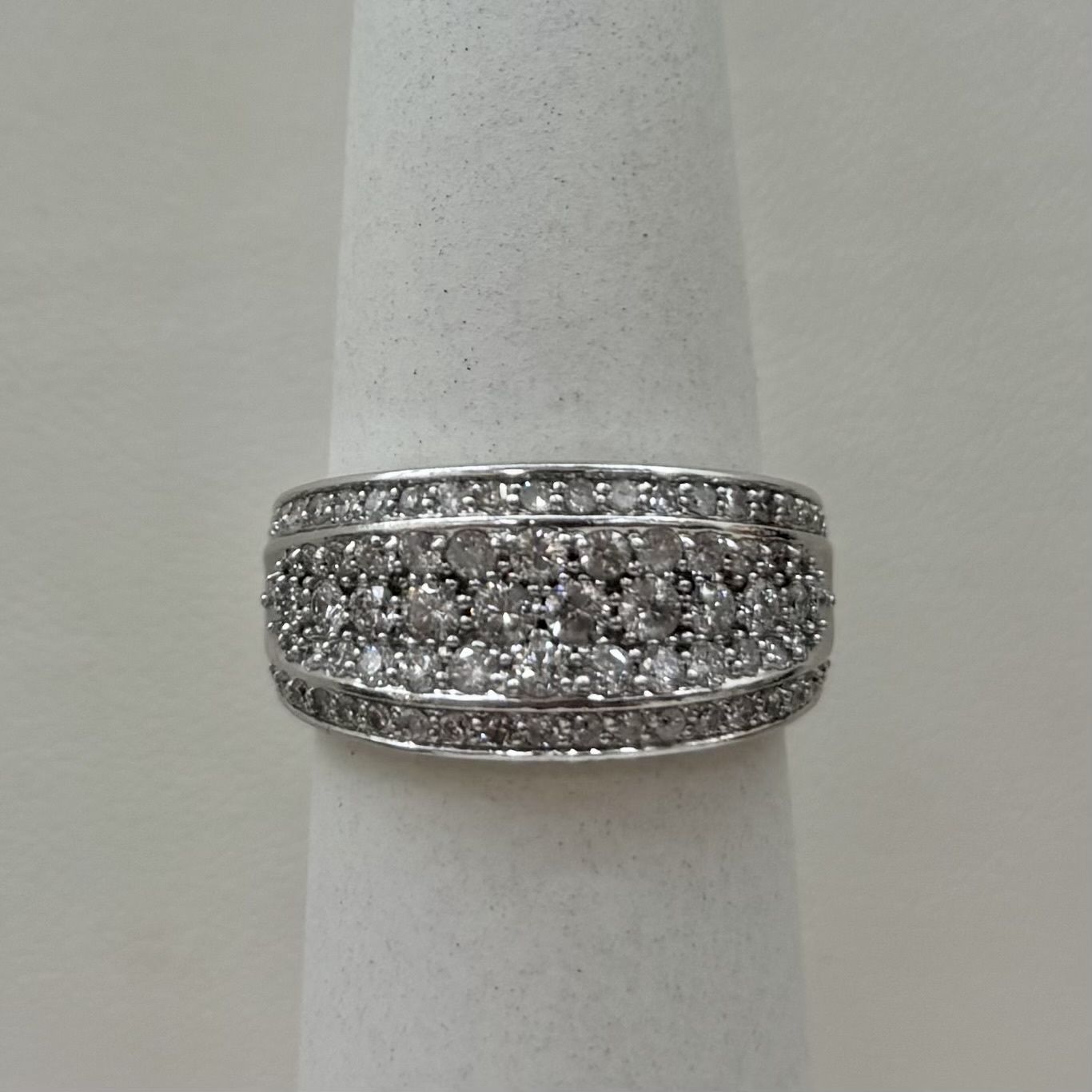 10KW Canadian Gold Diamond Anniversary Band (4.3g)