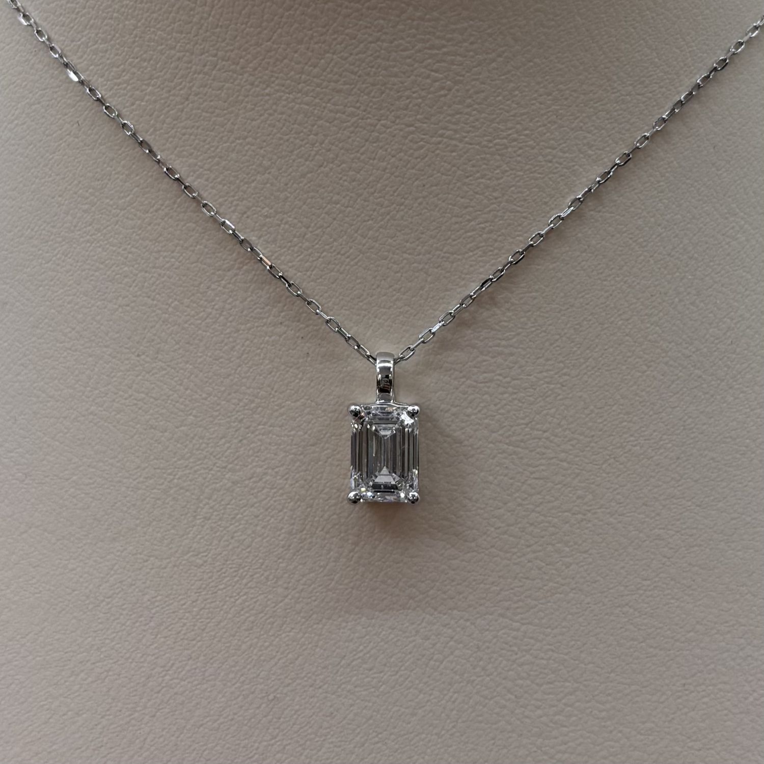 14KW 2ct Solitare Emerald Pendant