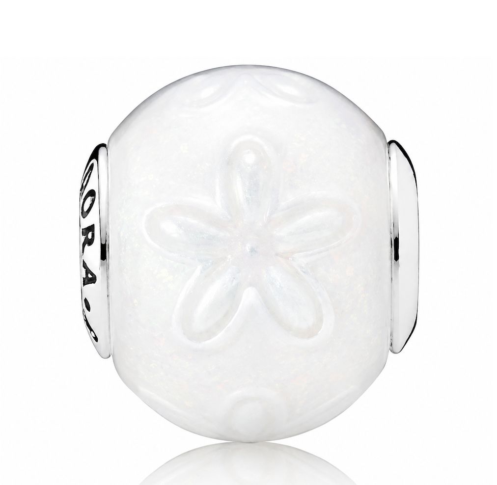 Joy White Daisy Charm-796087EN140