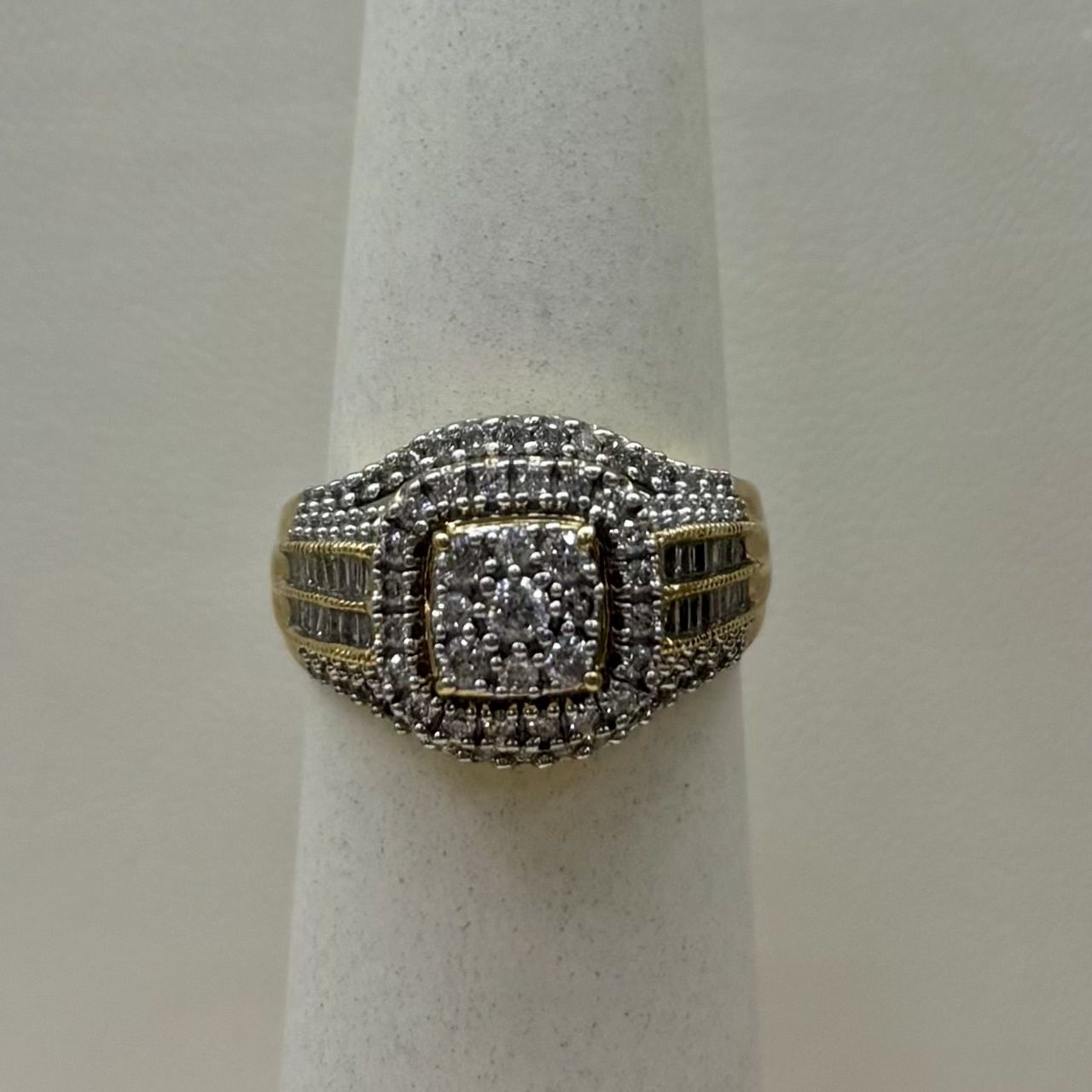 10KY Square Round/Baguette Diamond Ring (5.2g)