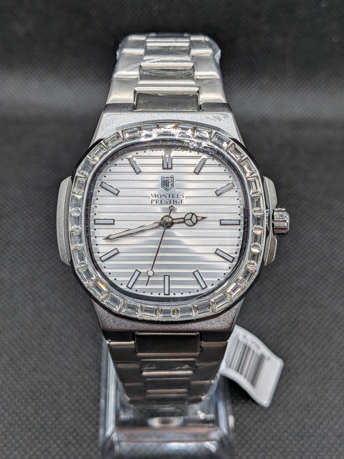 Montrez Prestige x Invicta men's watch