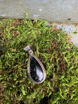 Pendentif en pyrite sur matrice Pendentif en pyrite sur matrice