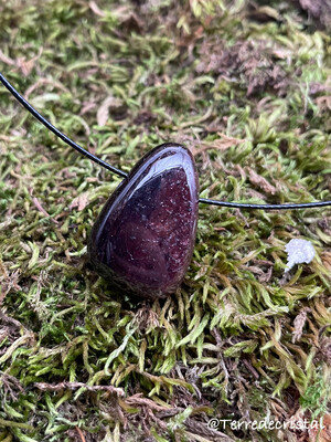 Grenat rouge percé