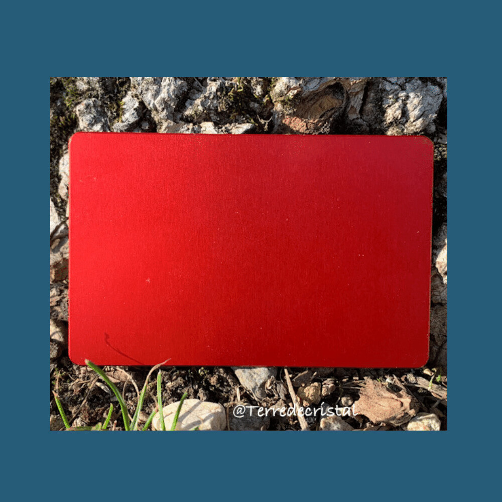 Plaque Tesla rouge, format carte de crédit
