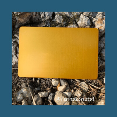Plaque Tesla jaune-or, format carte de crédit