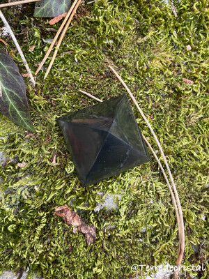 Pyramide en Shungite - 3 cm