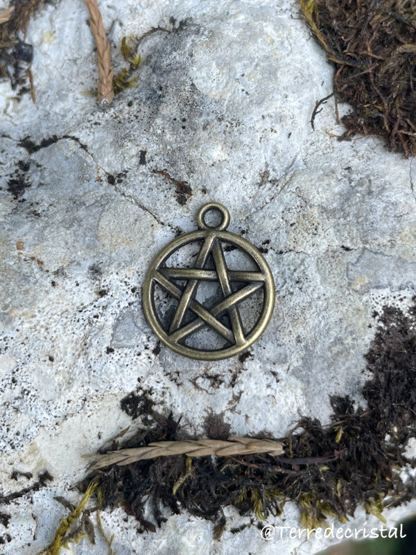 Breloque pentagramme en métal, couleur bronze