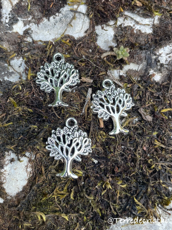 Breloque arbre en métal