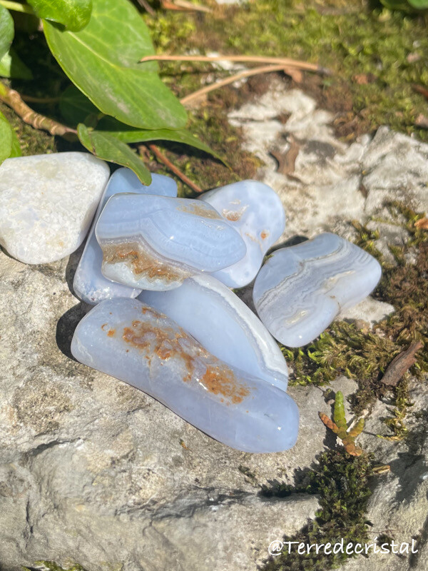 Calcédoine bleue roulée