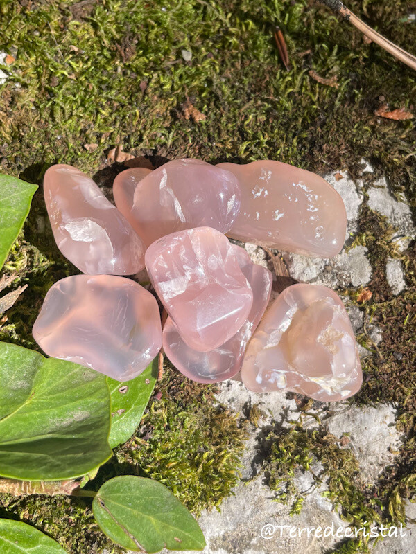 Calcédoine rose roulée