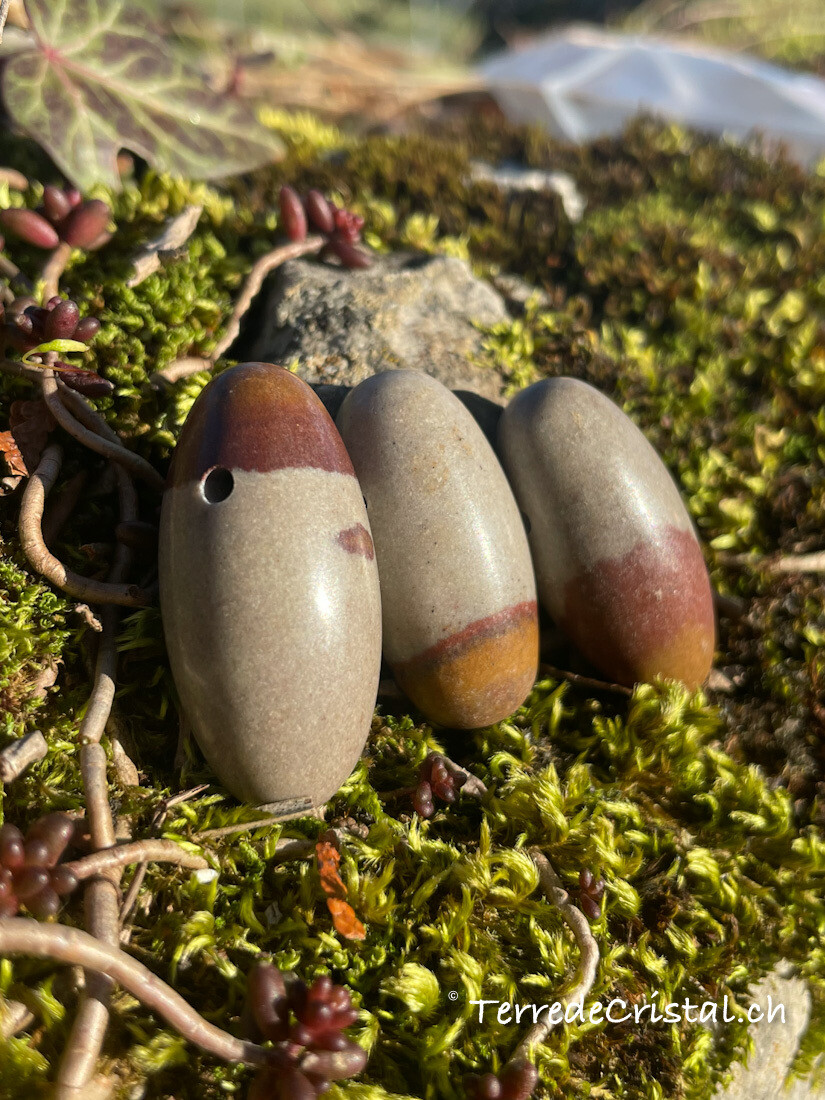 Shiva Lingam percé