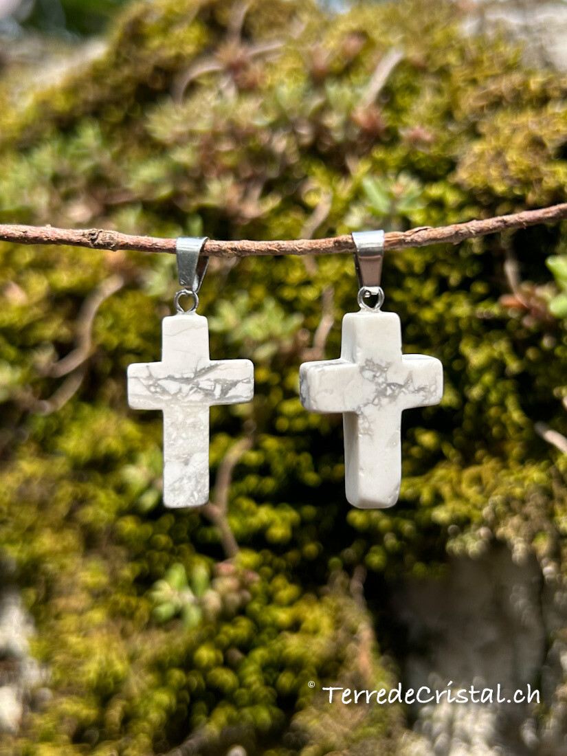 Pendentif croix en Howlite