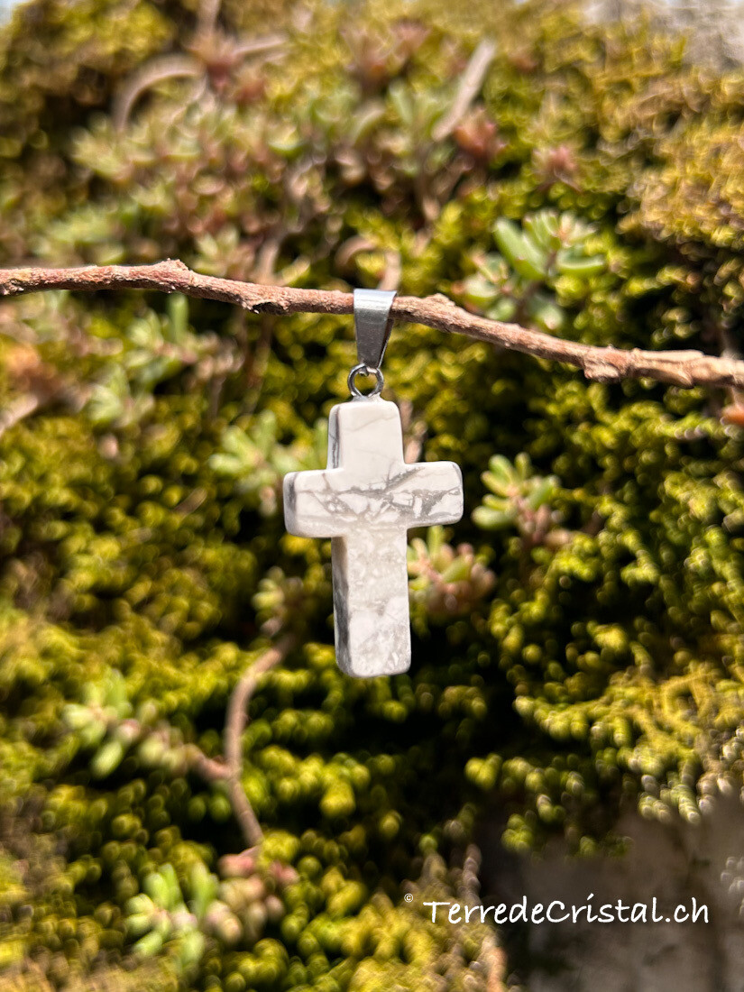 Pendentif croix en Howlite